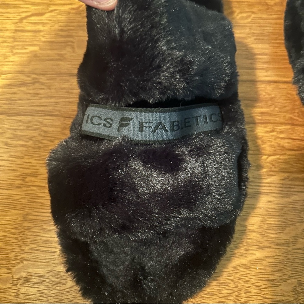 NEW FABLETICS Cozy Black Faux Fur Slides Sandals Size 10 - Picture 7 of 10